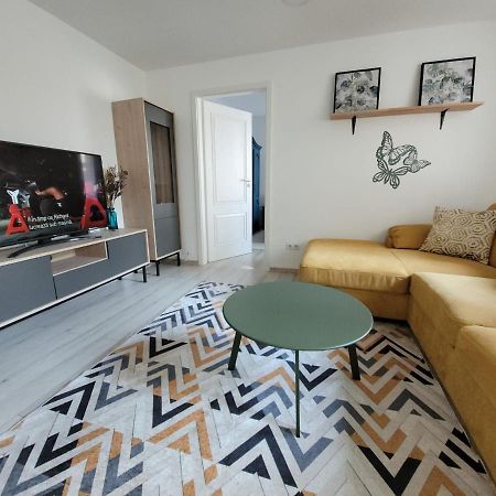 Lovely Apartment Near City Center Cluj-Napoca Exterior photo